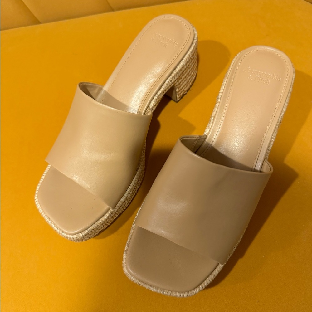 Abercrombie & Fitch Tan Mules with Block Heel - Picture 4 of 5